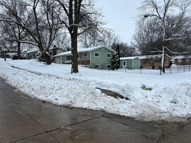 Building Photo - Rent $1850; 4 Bed ranch style home