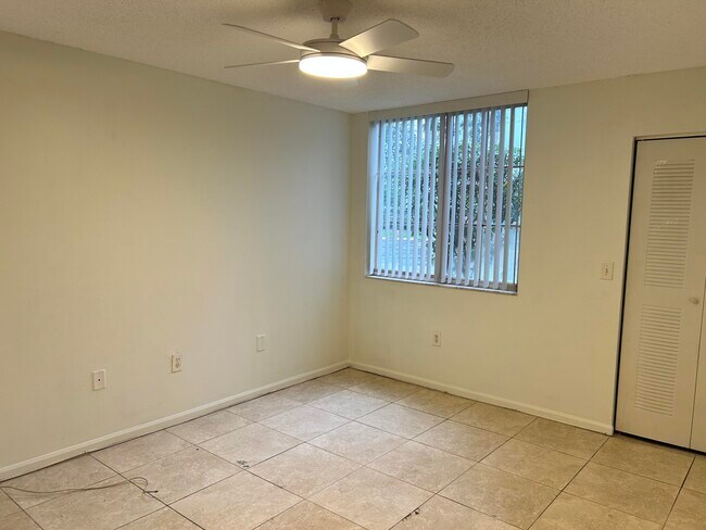 Building Photo - 7872 Sonoma Springs Cir