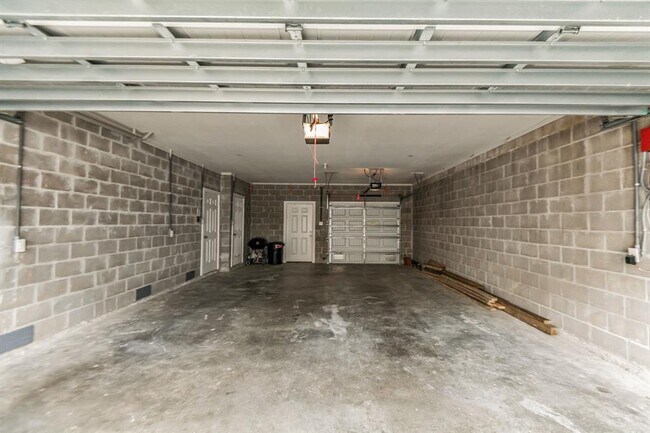 Building Photo - 2716 Veranda Falls