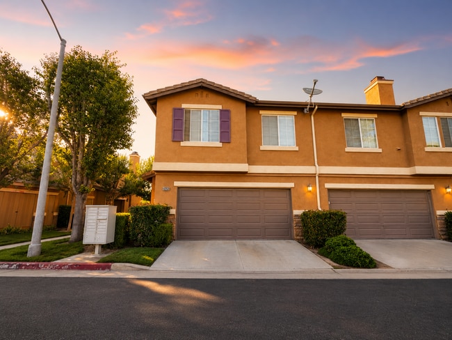 Building Photo - Newly Updated 3 Bedroom Condo in Gated Community in Murrieta