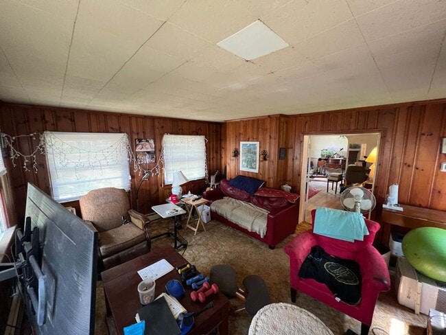 Building Photo - Adorable 2bdrm/1bth Ranch Style Home Conve...