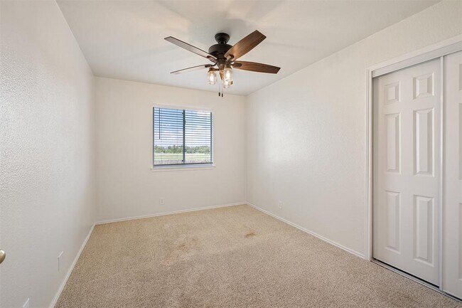 Building Photo - 105 Pentire Way