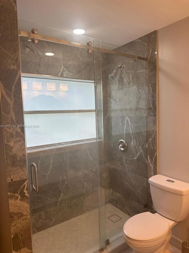 Building Photo - 19922 Dinner Key Dr