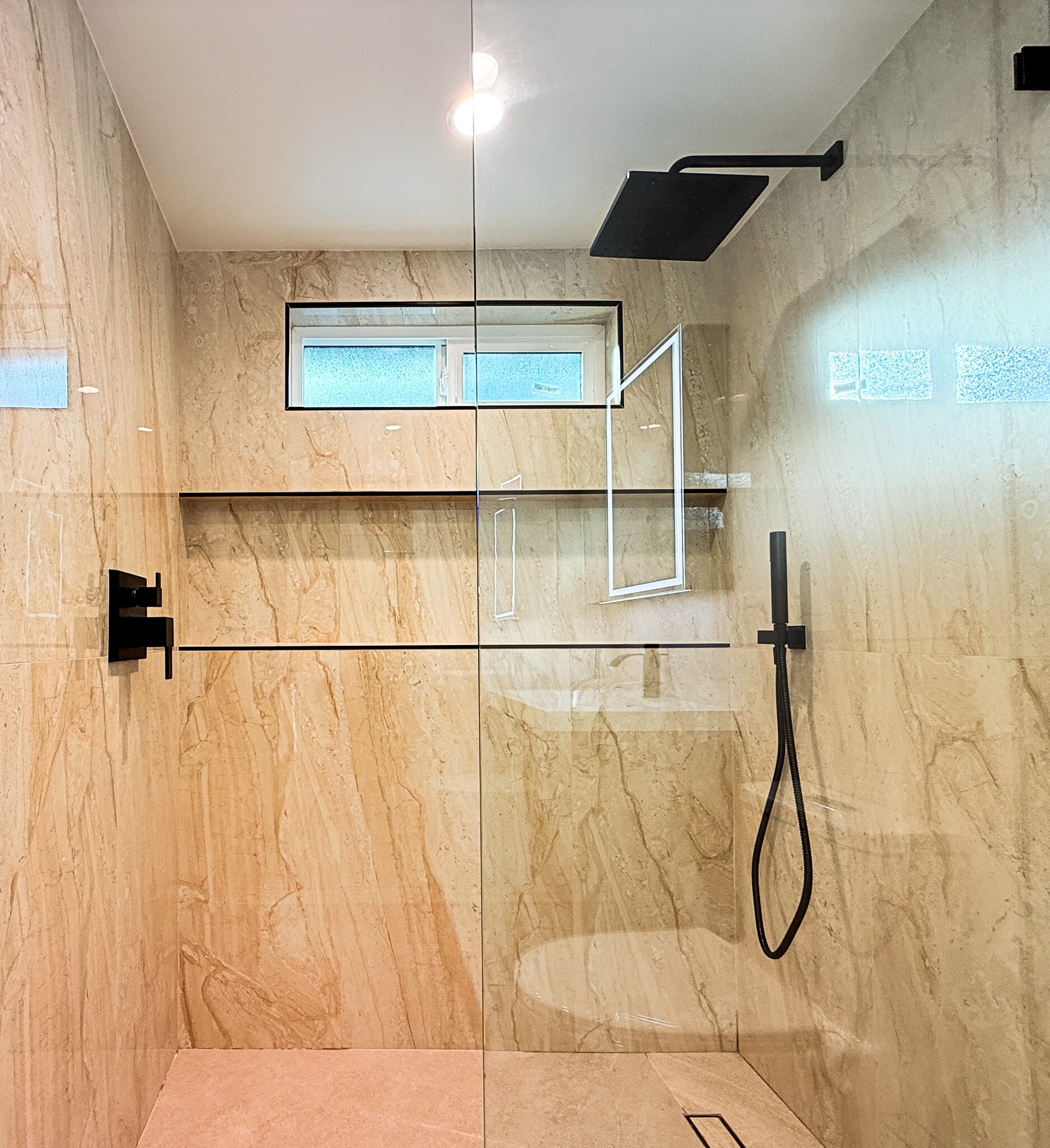 Building Photo - 546 W Ash Ave