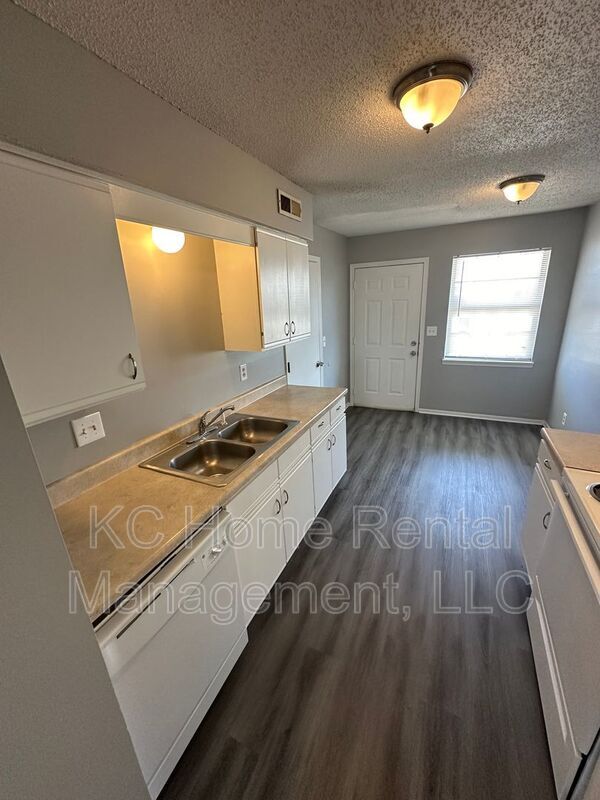 Building Photo - 506 A Skyvue Dr