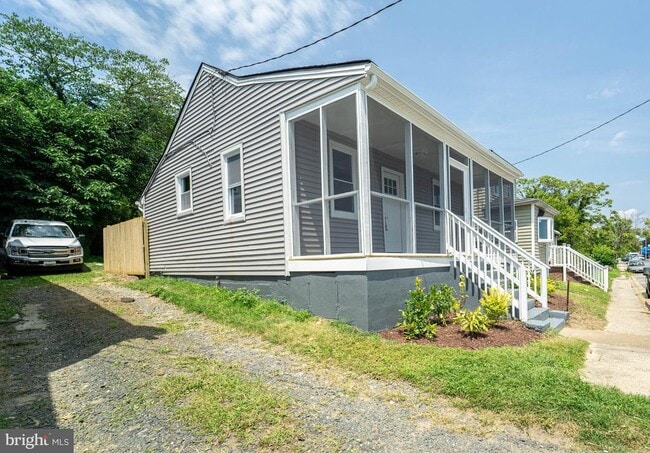 Building Photo - 16 Parole St