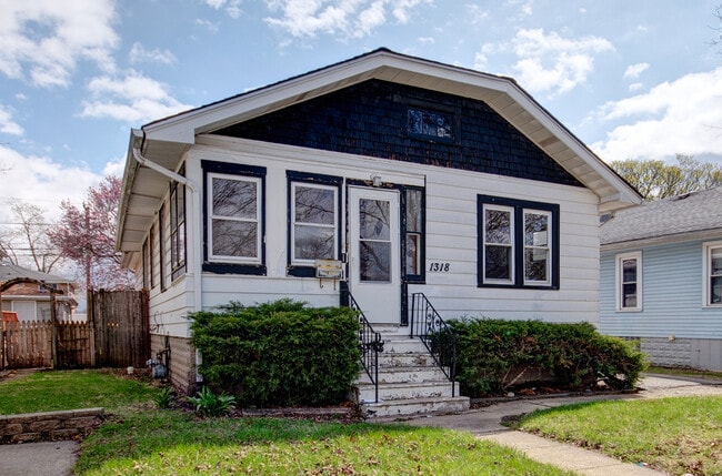 Building Photo - 1318 N Prairie Ave