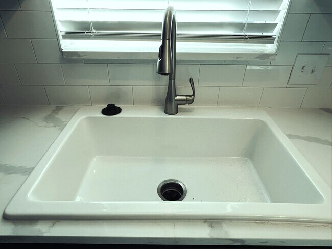 Building Photo - 2114 Allenhurst St