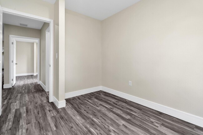 Building Photo - 2451 NW 21st St