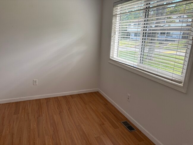 Building Photo - 27 Crows Nest Ln