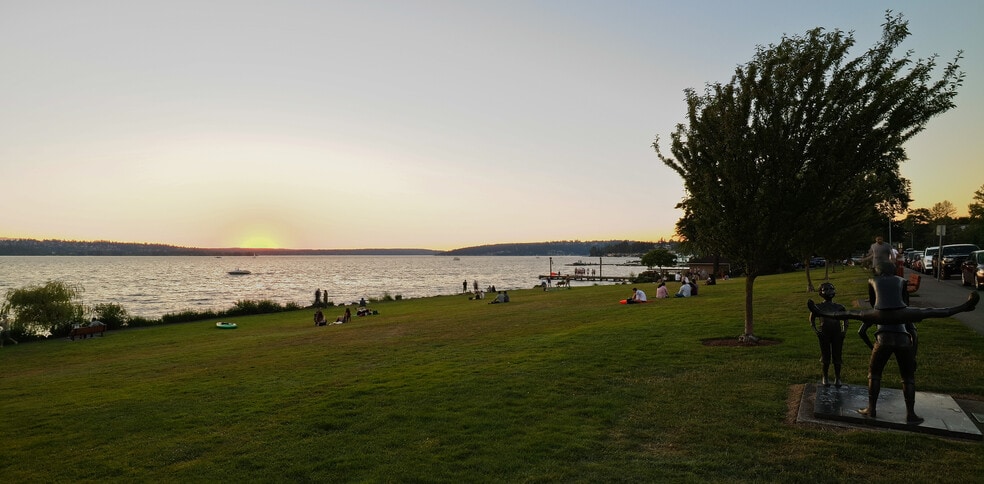 Building Photo - 725 9th Ave S