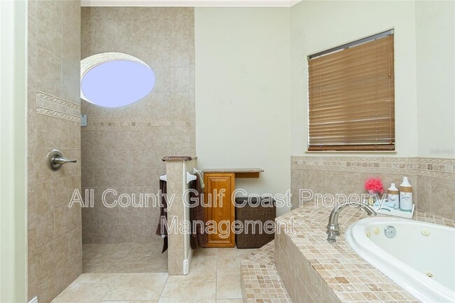 Building Photo - 9017 Hilolo Ln