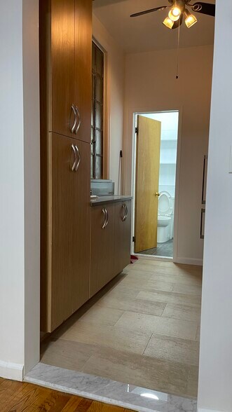 kitchen - 215 E 88th St