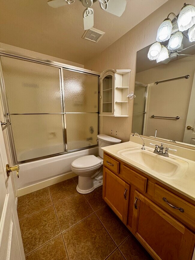 Building Photo - FOR RENT