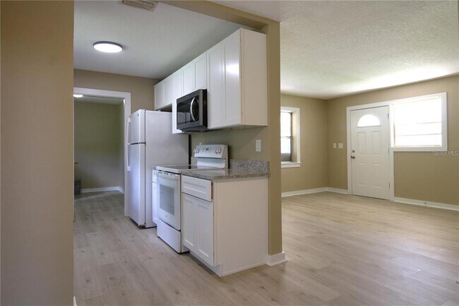 Building Photo - 1388 Whitewood Dr