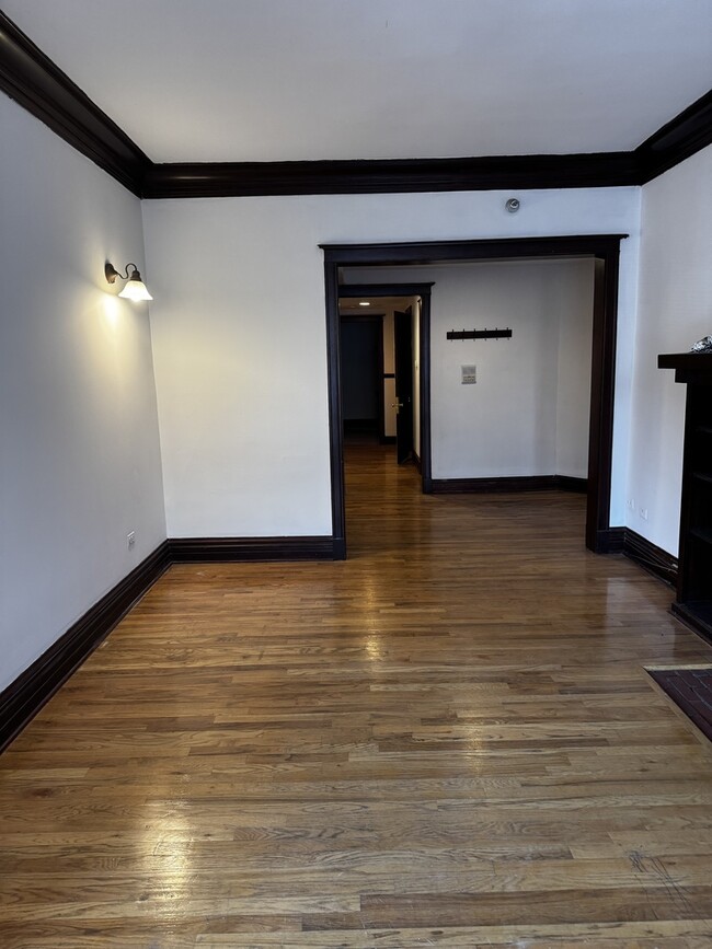 Building Photo - 3700 N Sheffield Ave