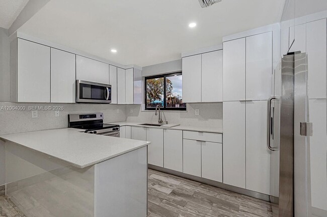 Building Photo - 740 NW 105th Pl