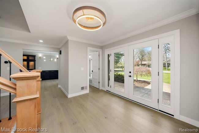 Building Photo - 5240 Clarendon Crest St