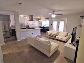 Building Photo - 10623 Golden Quail Dr