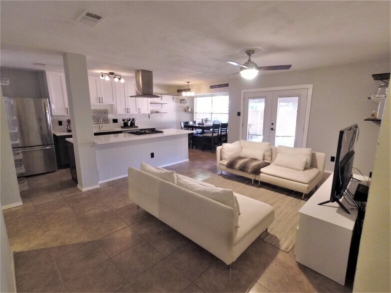 Living Room/Kitchen/Dining - 10623 Golden Quail Dr