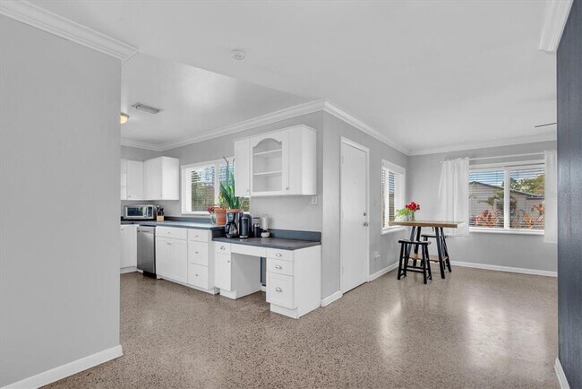 Building Photo - 3623 W Gray St