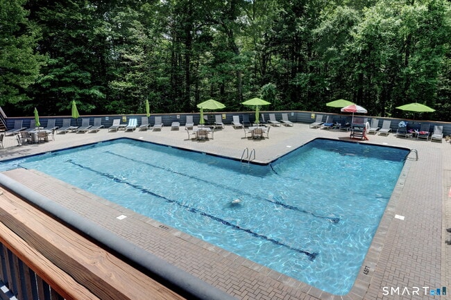 Building Photo - 355 Ledge Dr