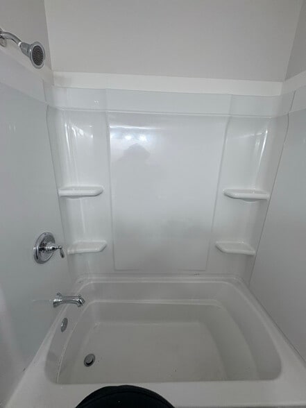 Building Photo - 609 W Holly St