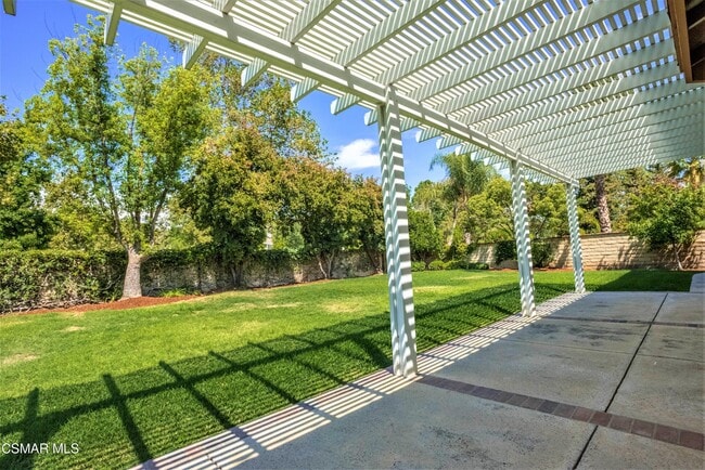 Building Photo - 5627 Middle Crest Dr