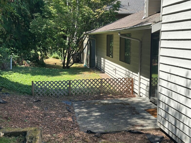 Building Photo - 12713 NE 83rd Ct