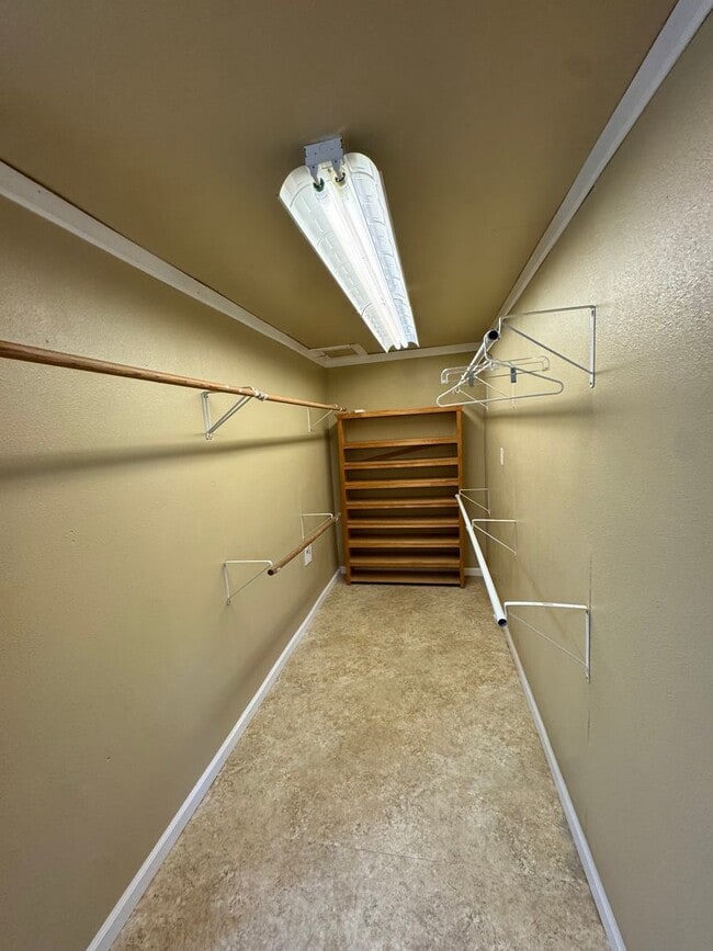 Building Photo - 2 Bedroom 1 Bathroom ADU