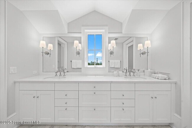 Building Photo - 5525 Jimmy Buffett Mem Hwy