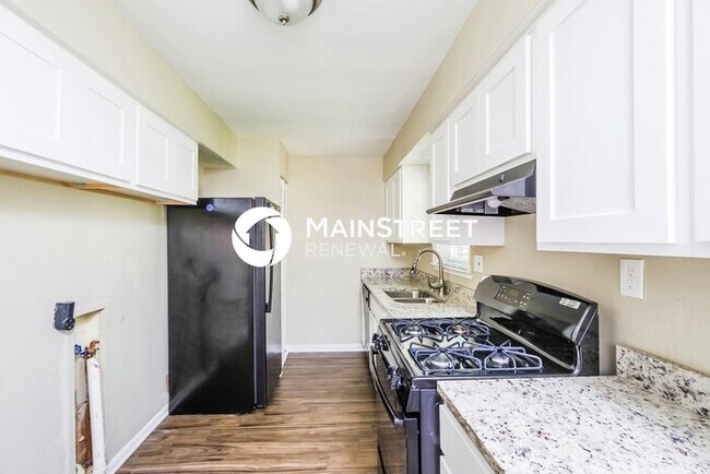 Building Photo - 4 Bedroom Pet-Friendly Home in Louisville,...