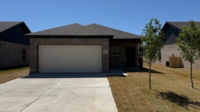 Building Photo - CORNER LOT!!!Glendale area CISD 3/2/2 !!! Be the 1st to live here!!!
