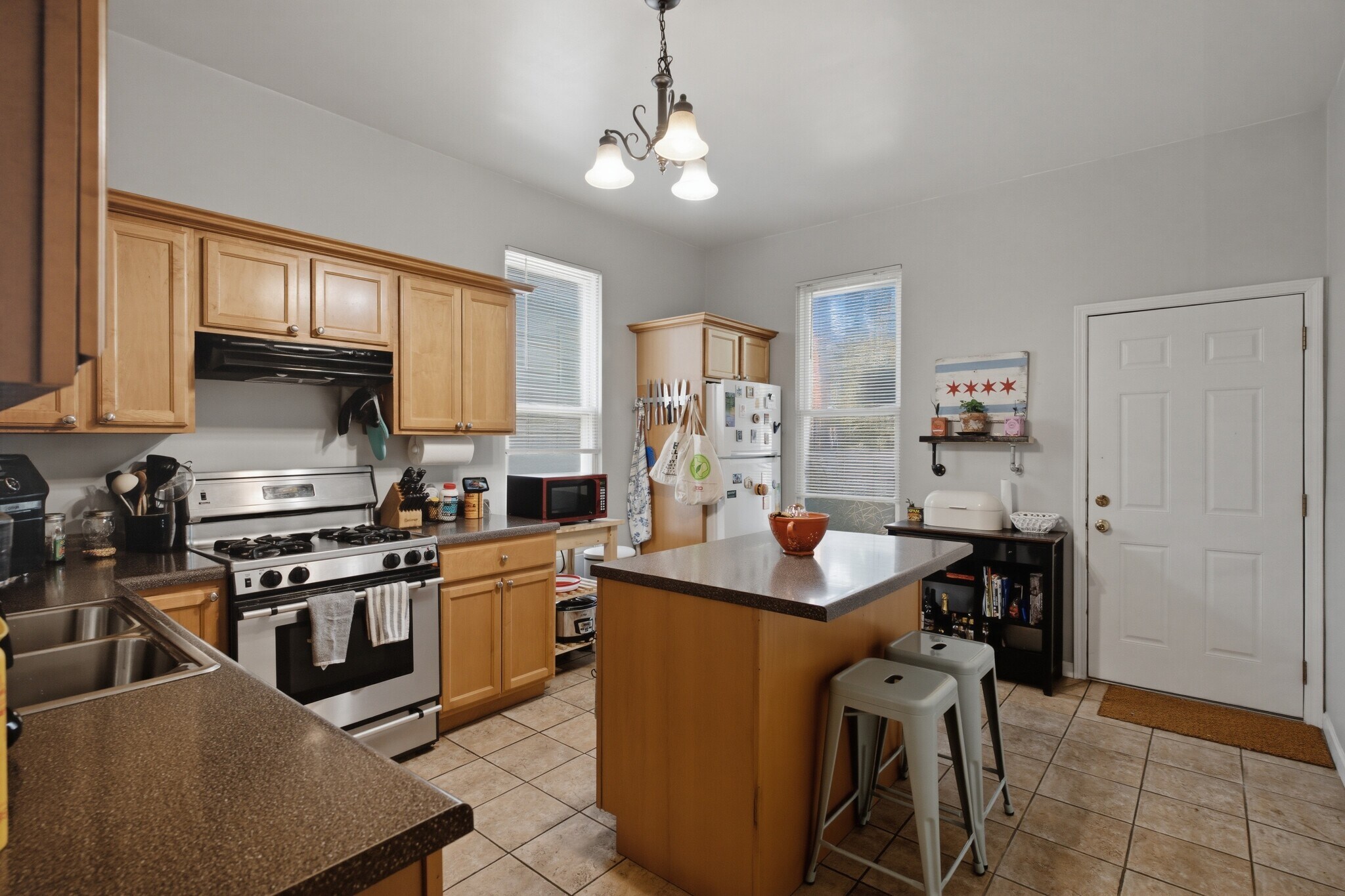 Building Photo - 3814 N Marshfield Ave