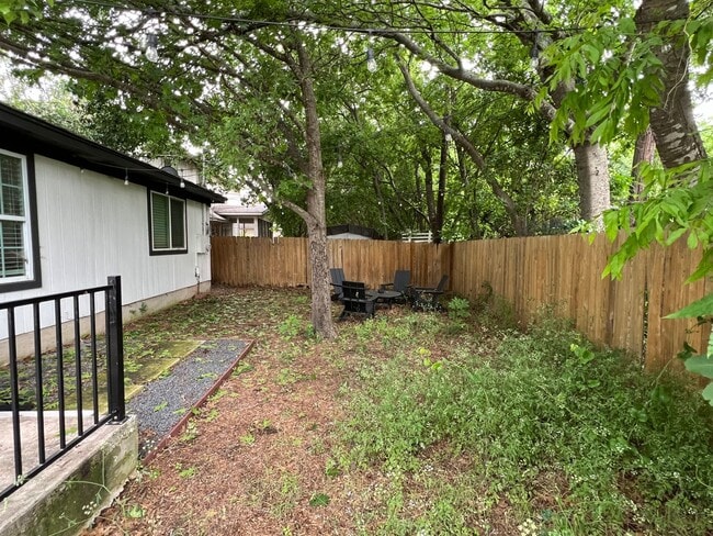 Building Photo - PRELEASING FOR MID JANUARY!  3 bedroom off of 183!