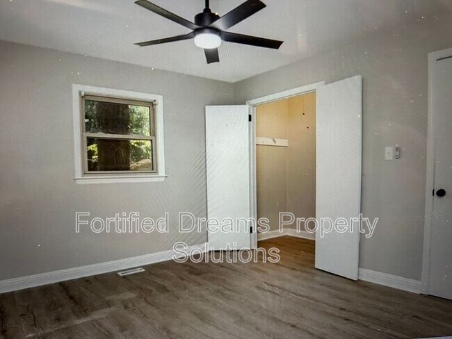 Building Photo - 1141 Carolina Cir