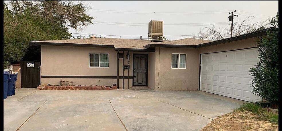 Primary Photo - 37920 Lasker Ave