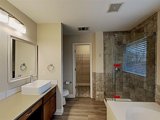 Building Photo - 441 Goldenrod St