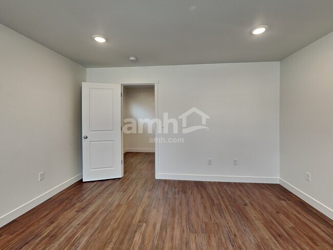 Building Photo - 4722 86th Ave NE