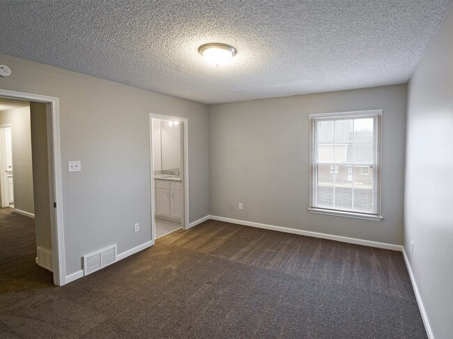 Building Photo - 4 bed, 2.5 bath home with great curb appeal near 385.