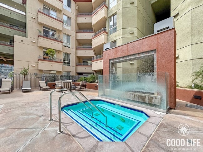 Building Photo - Stylish 1BD/1BA Condo in Cortez Hill with Balcony, In-Unit W/D & Pool Views