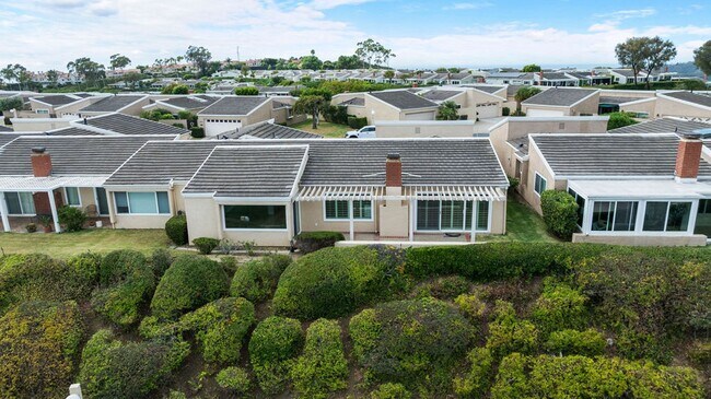 Building Photo - Charming 2 Bedroom Coastal Retreat with Pa...