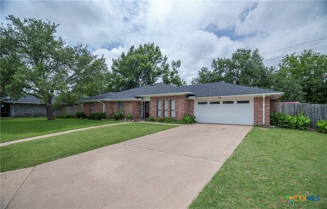 Building Photo - 1012 Pin Oak Dr
