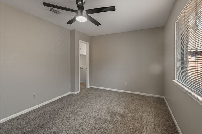 Building Photo - 2404 Sycamore Ave