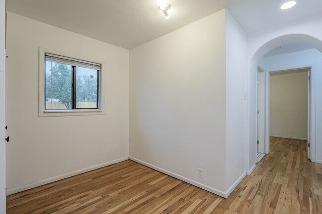 Building Photo - 238 Abraham Ave