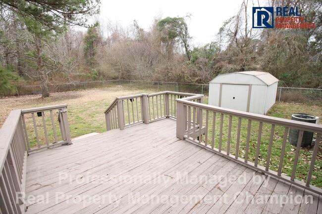 Building Photo - Adorable 3 BD/ 1.5 BA Home with Attached Garage and Large Fenced Yard