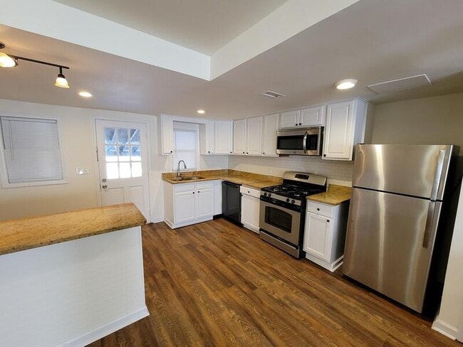 Building Photo - 5215 Wasena Ave