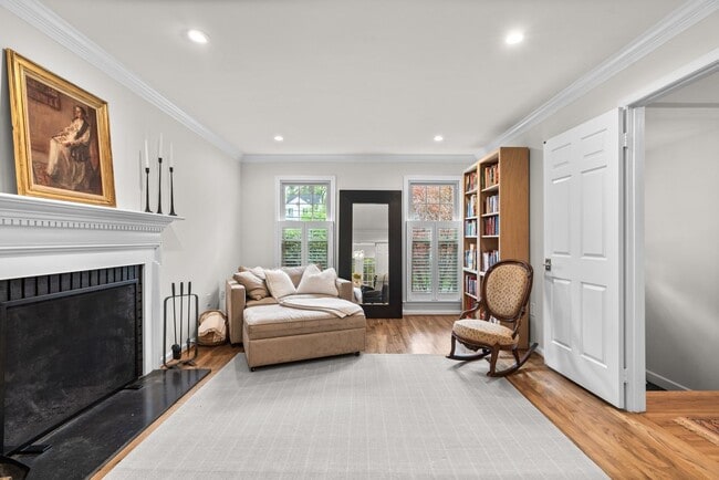 Building Photo - 4 Bed 4.5 Bath - Bethesda  Single Family Colonial - 2 Car Garage
