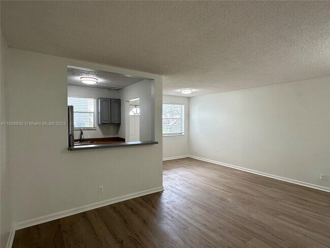 Building Photo - 5661 SW 36th Ct