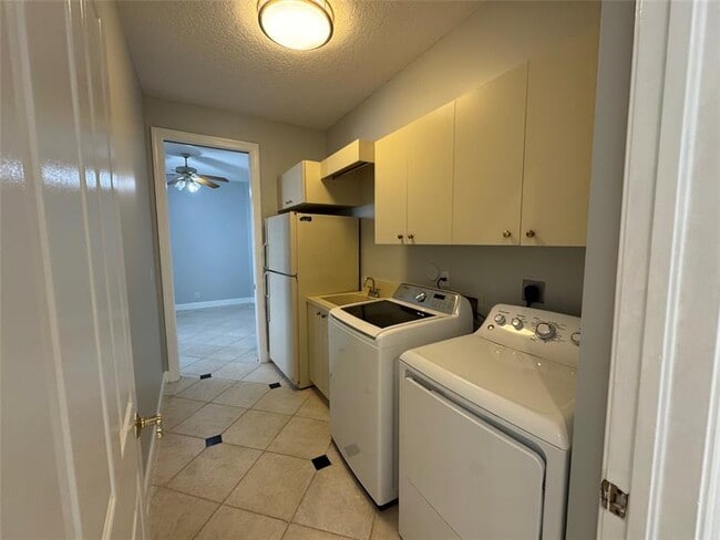 Building Photo - 11165 Whitehawk St